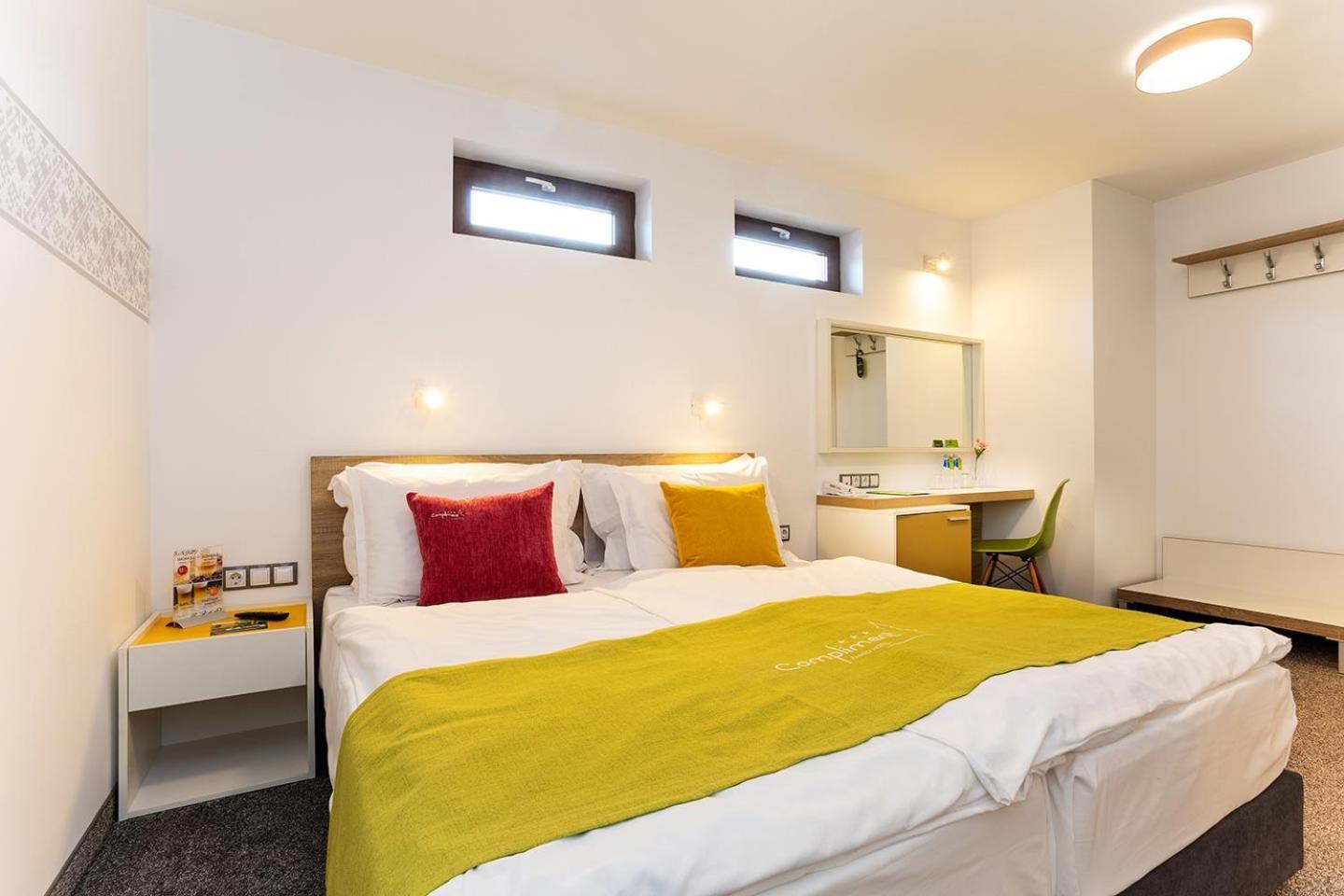 Hotel Compliment Trjawna Exterior foto